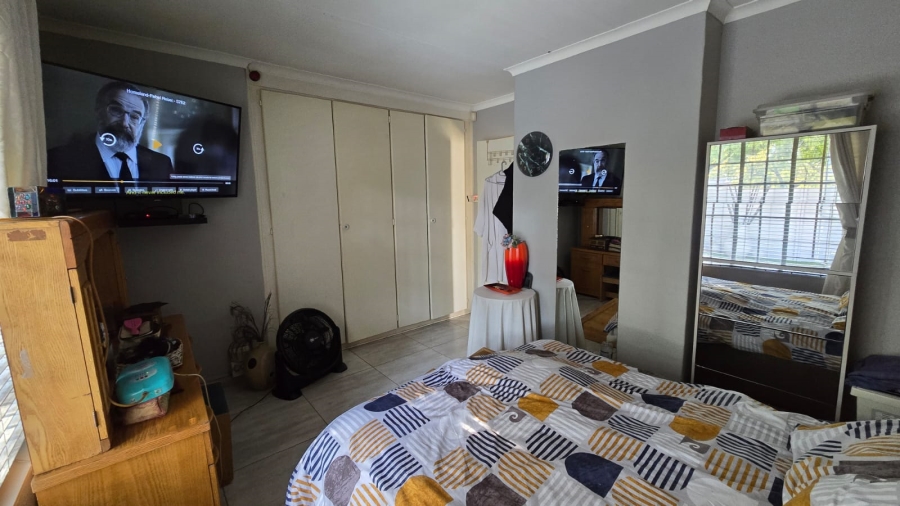 2 Bedroom Property for Sale in Albertsdal Gauteng