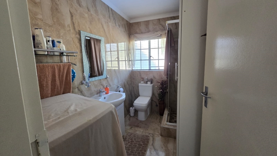 2 Bedroom Property for Sale in Albertsdal Gauteng
