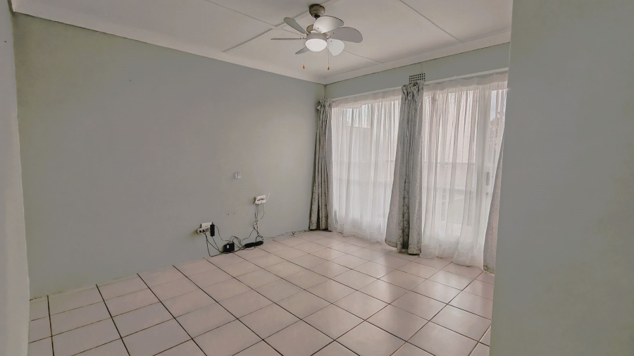 To Let 1 Bedroom Property for Rent in Riversdale Gauteng