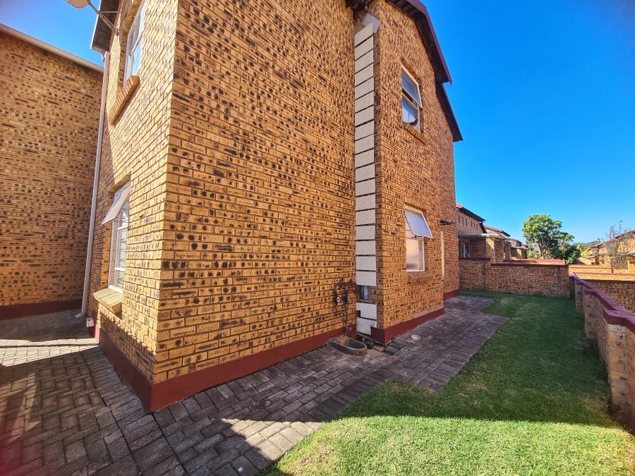 2 Bedroom Property for Sale in Honeydew Grove Gauteng