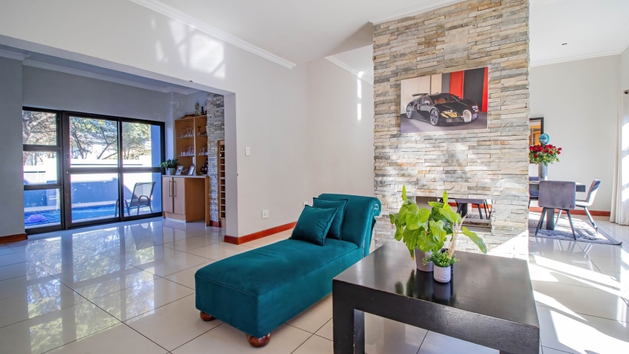 To Let 4 Bedroom Property for Rent in Aspen Hills Gauteng