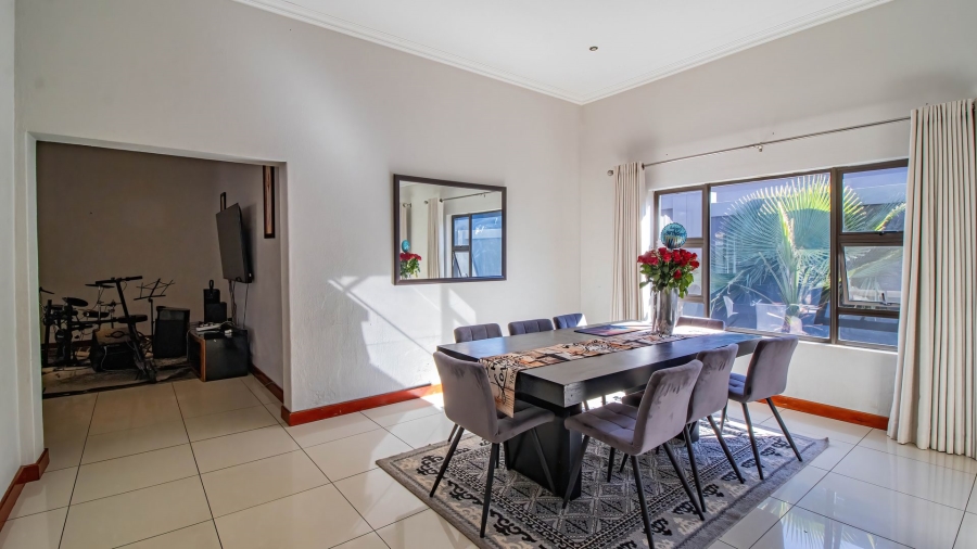 To Let 4 Bedroom Property for Rent in Aspen Hills Gauteng