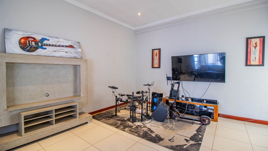 To Let 4 Bedroom Property for Rent in Aspen Hills Gauteng