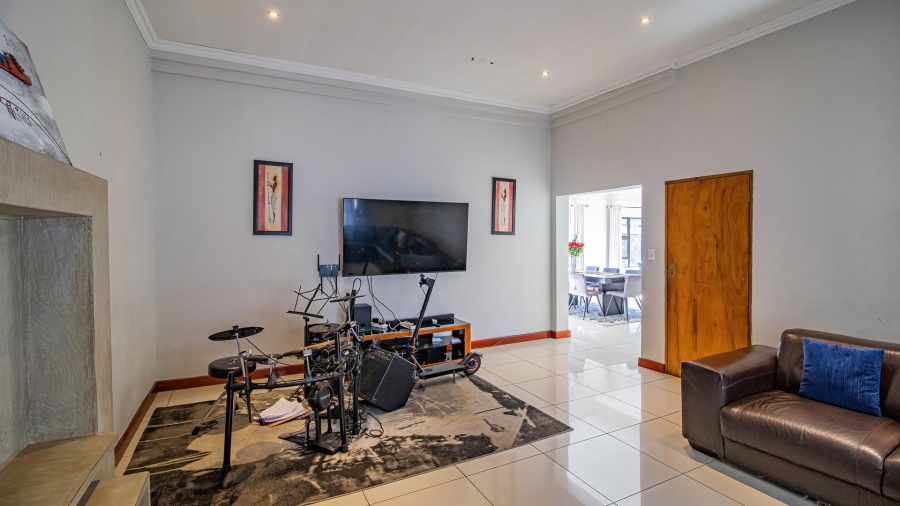 To Let 4 Bedroom Property for Rent in Aspen Hills Gauteng