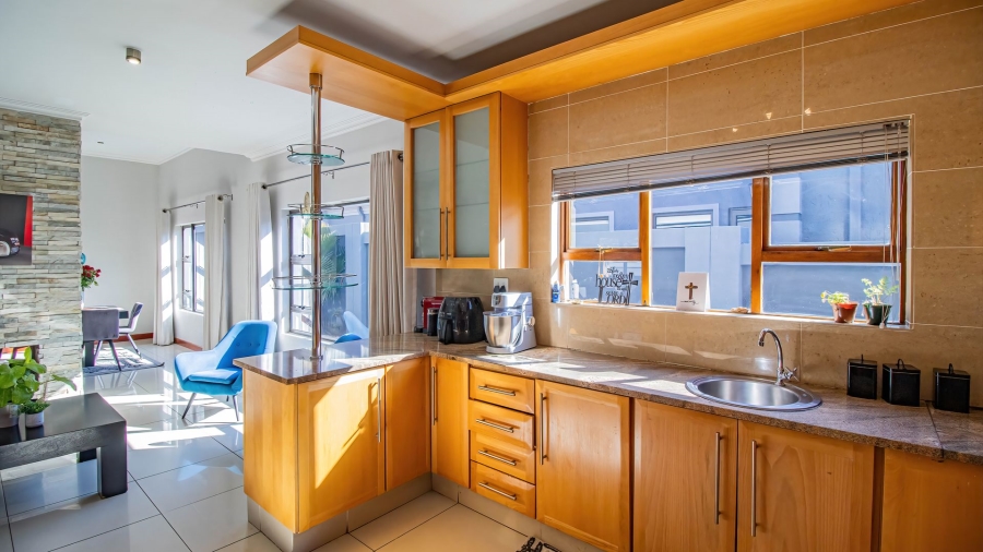 To Let 4 Bedroom Property for Rent in Aspen Hills Gauteng