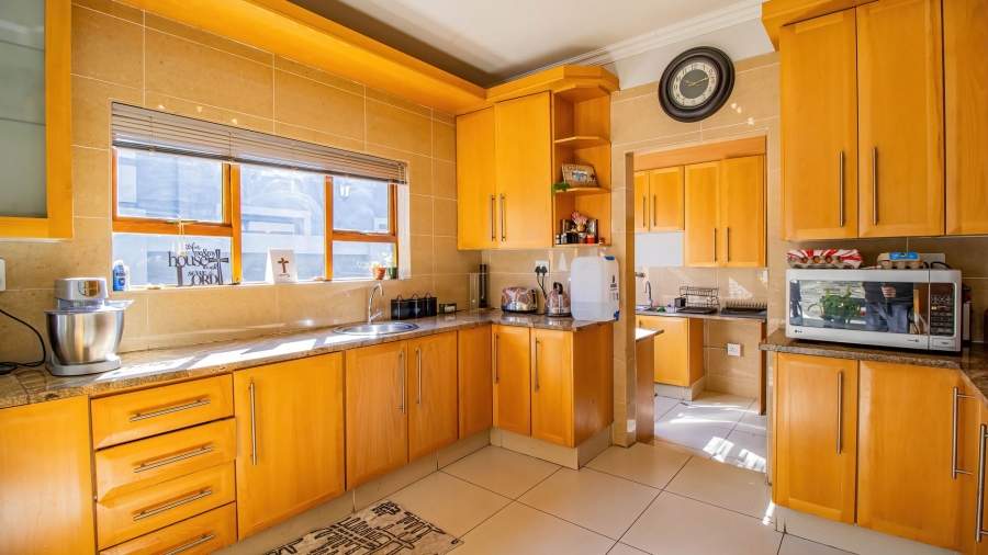 To Let 4 Bedroom Property for Rent in Aspen Hills Gauteng