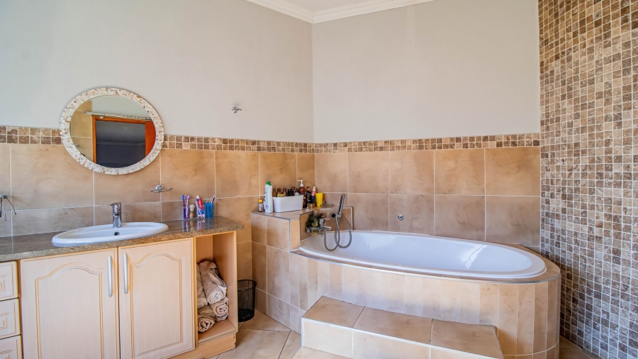 To Let 4 Bedroom Property for Rent in Aspen Hills Gauteng