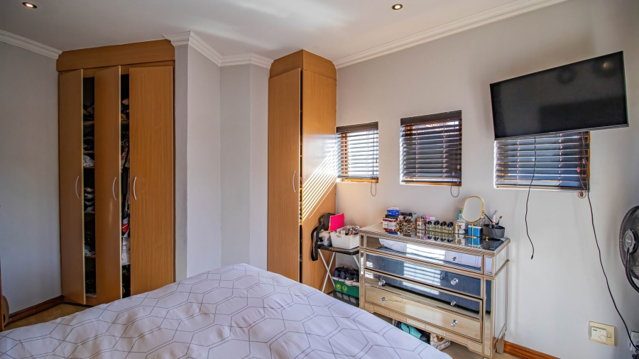 To Let 4 Bedroom Property for Rent in Aspen Hills Gauteng