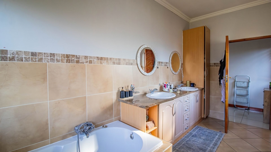 To Let 4 Bedroom Property for Rent in Aspen Hills Gauteng