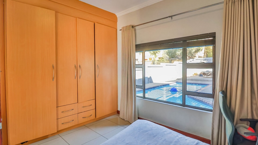 To Let 4 Bedroom Property for Rent in Aspen Hills Gauteng