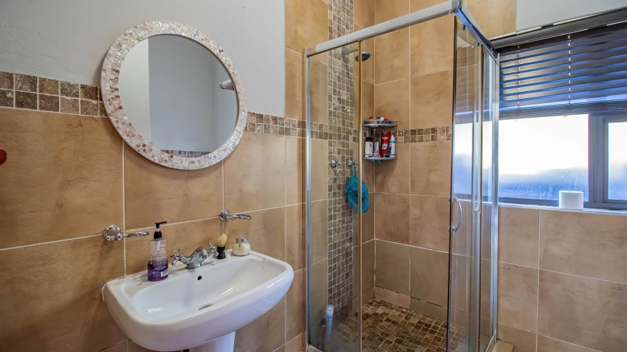 To Let 4 Bedroom Property for Rent in Aspen Hills Gauteng