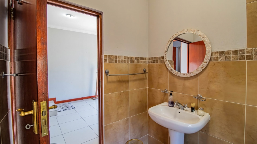 To Let 4 Bedroom Property for Rent in Aspen Hills Gauteng
