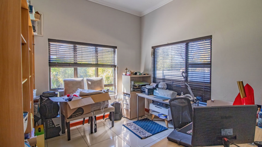 To Let 4 Bedroom Property for Rent in Aspen Hills Gauteng