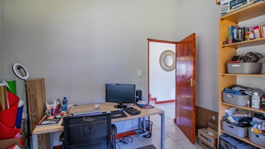 To Let 4 Bedroom Property for Rent in Aspen Hills Gauteng