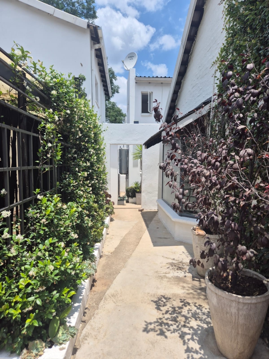 To Let 1 Bedroom Property for Rent in Parktown North Gauteng