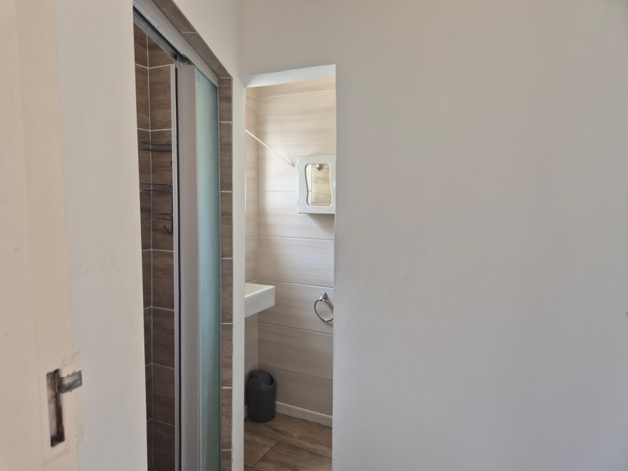 To Let 1 Bedroom Property for Rent in Parktown North Gauteng