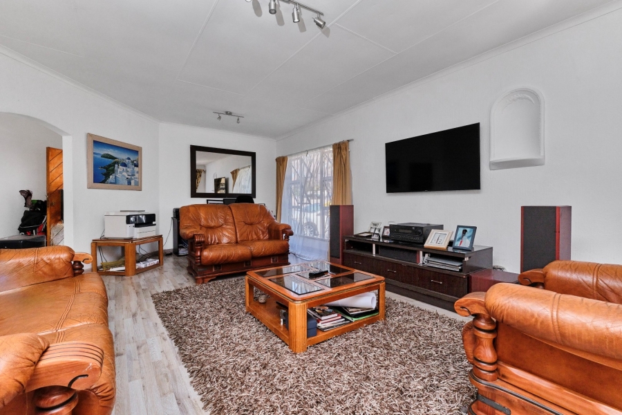 4 Bedroom Property for Sale in Gallo Manor Gauteng