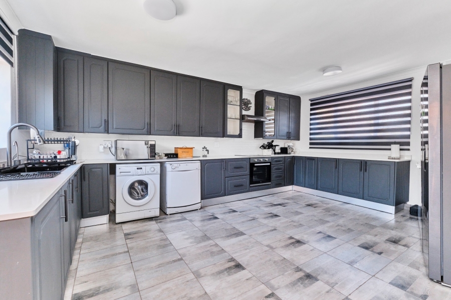 4 Bedroom Property for Sale in Gallo Manor Gauteng