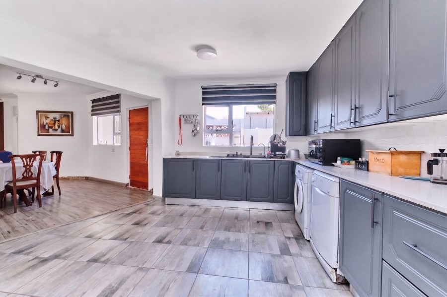 4 Bedroom Property for Sale in Gallo Manor Gauteng
