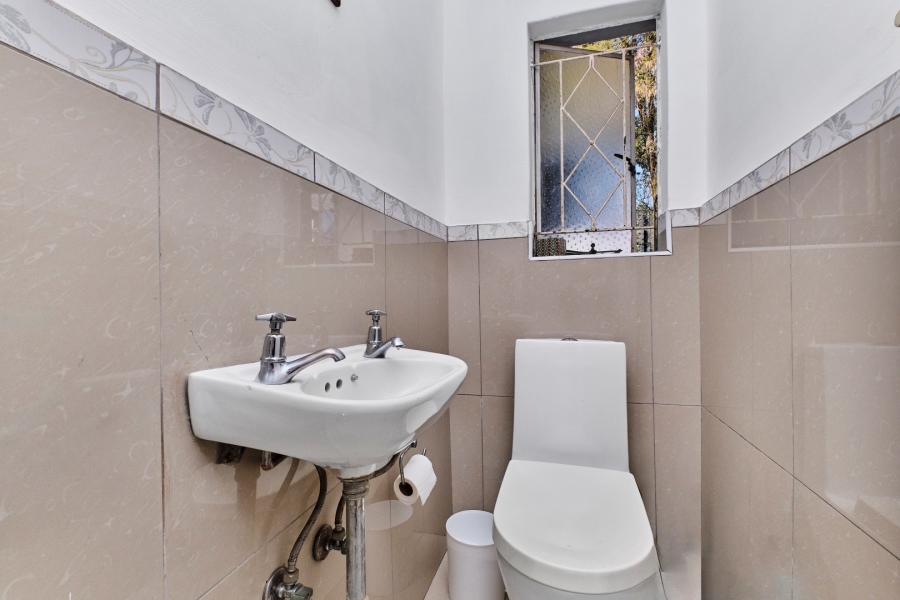 4 Bedroom Property for Sale in Gallo Manor Gauteng