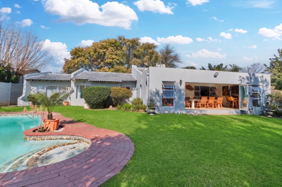 4 Bedroom Property for Sale in Gallo Manor Gauteng