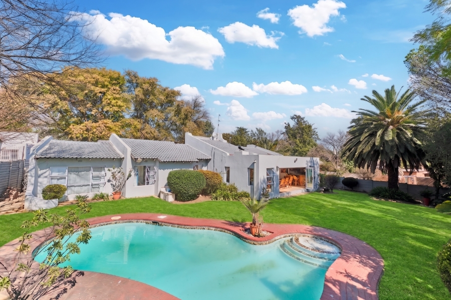 4 Bedroom Property for Sale in Gallo Manor Gauteng