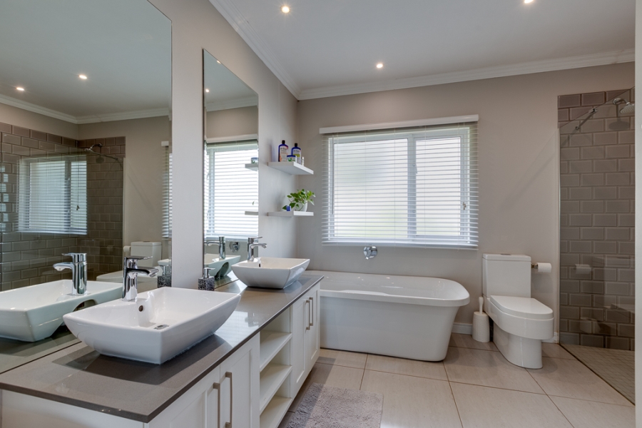 5 Bedroom Property for Sale in Bryanston Gauteng