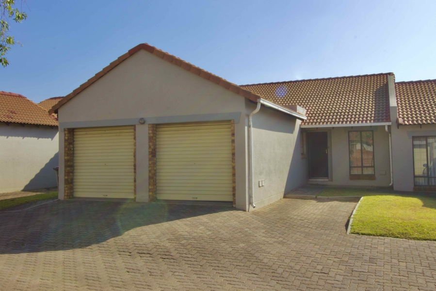2 Bedroom Property for Sale in Monavoni Gauteng