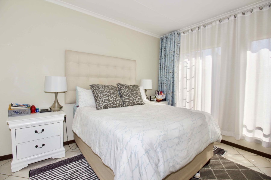 2 Bedroom Property for Sale in Monavoni Gauteng