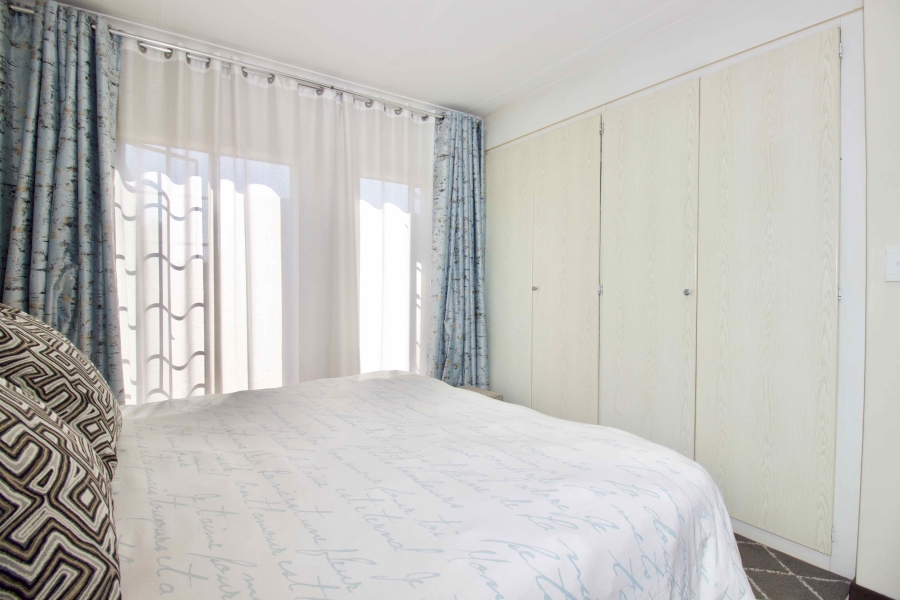 2 Bedroom Property for Sale in Monavoni Gauteng