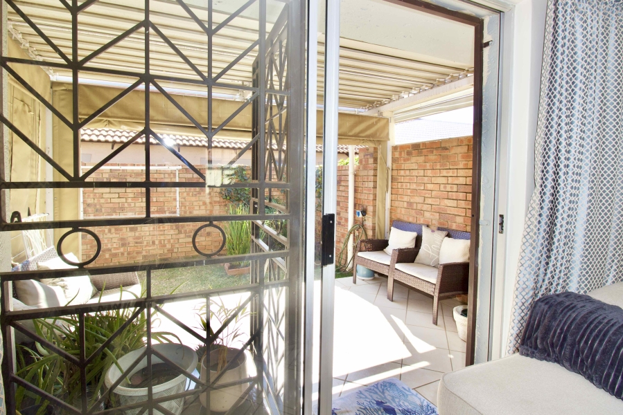 2 Bedroom Property for Sale in Monavoni Gauteng