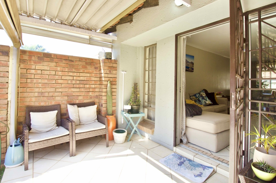2 Bedroom Property for Sale in Monavoni Gauteng
