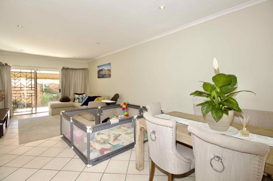 2 Bedroom Property for Sale in Monavoni Gauteng