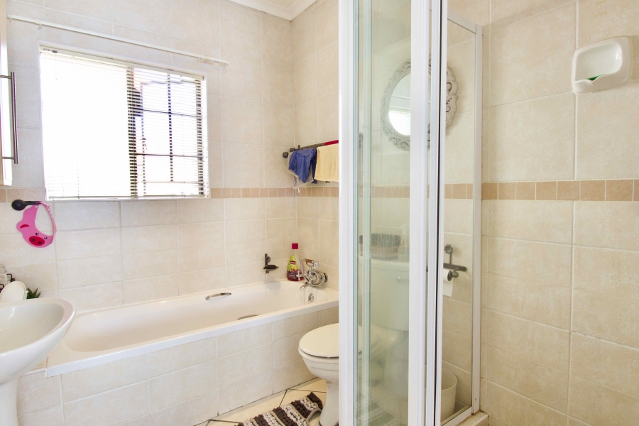 2 Bedroom Property for Sale in Monavoni Gauteng
