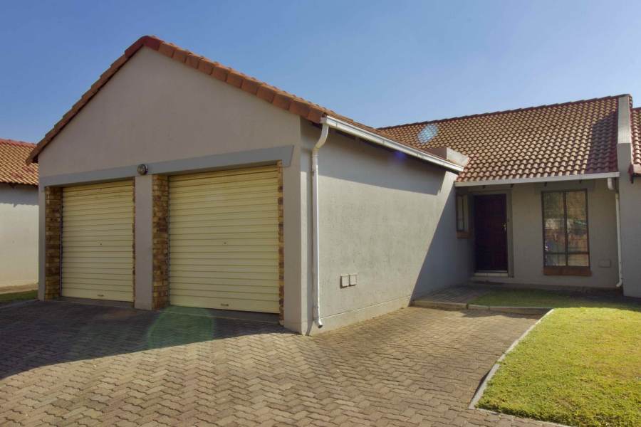 2 Bedroom Property for Sale in Monavoni Gauteng