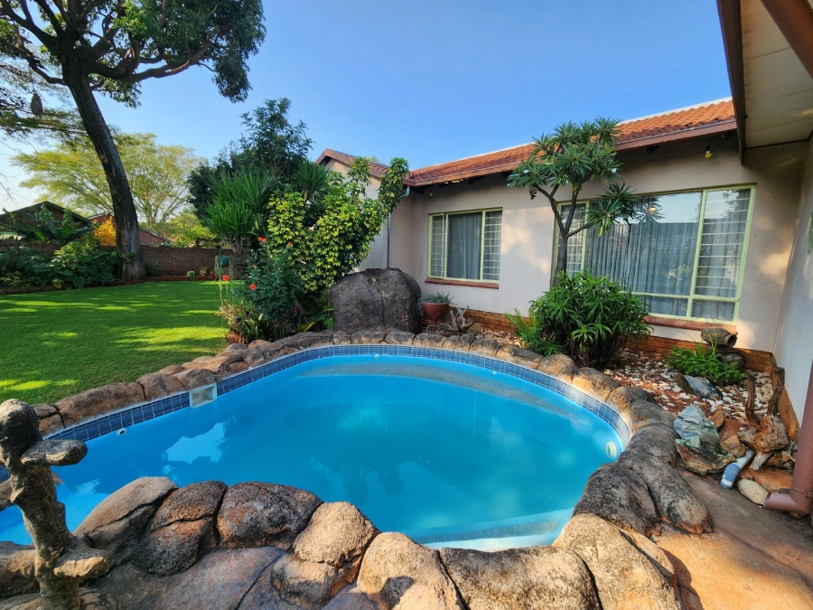 3 Bedroom Property for Sale in Theresa Park Gauteng