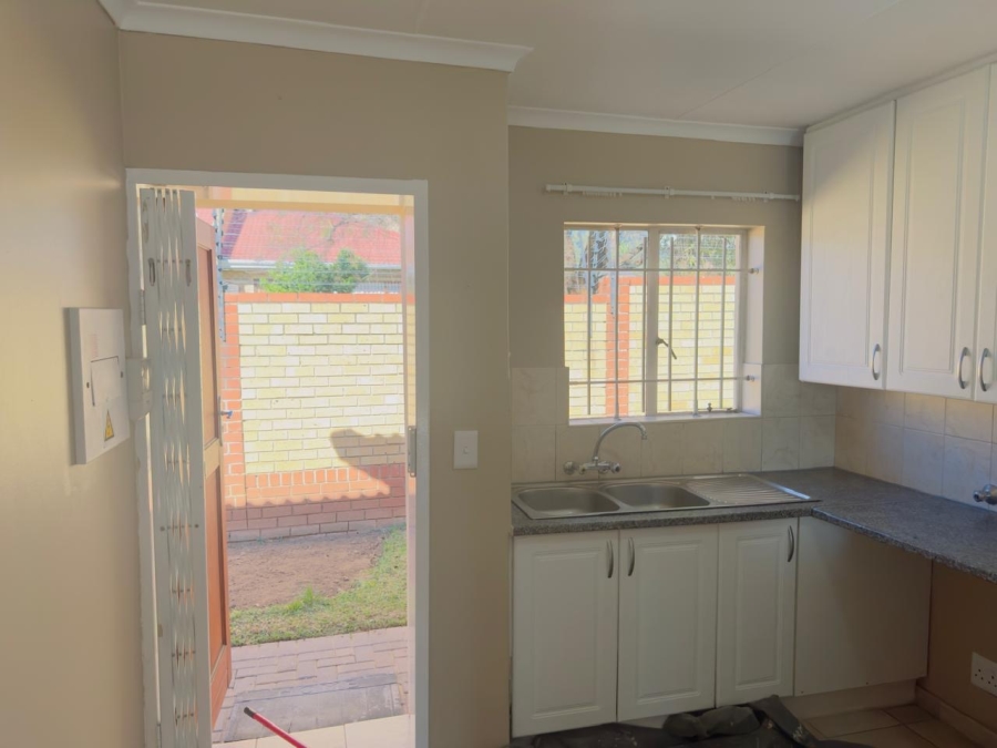To Let 2 Bedroom Property for Rent in Noordwyk Gauteng