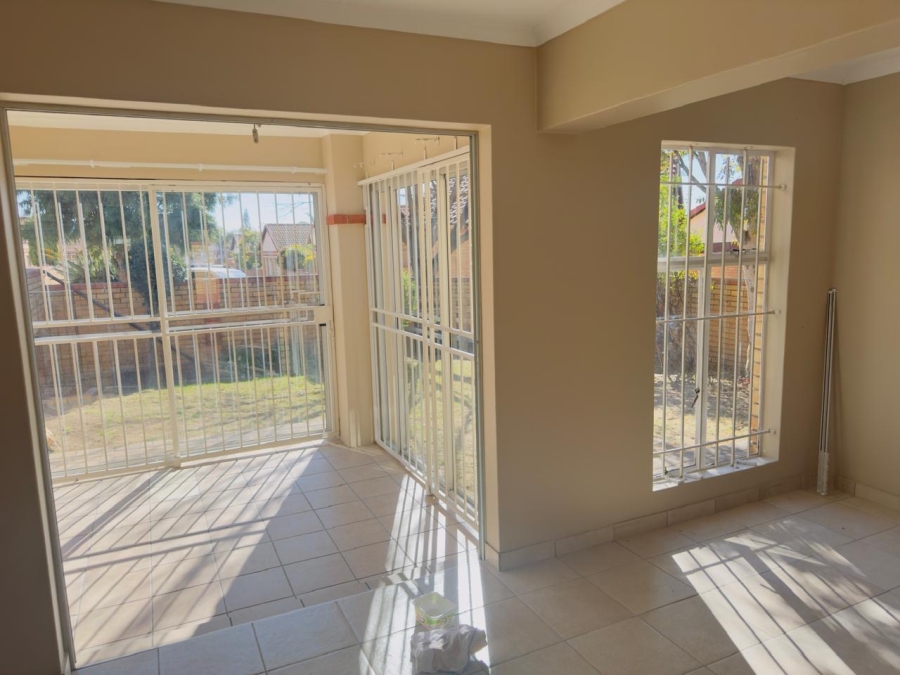 To Let 2 Bedroom Property for Rent in Noordwyk Gauteng