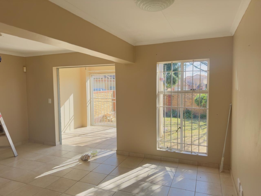 To Let 2 Bedroom Property for Rent in Noordwyk Gauteng
