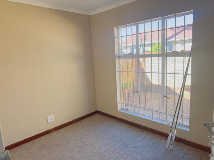 To Let 2 Bedroom Property for Rent in Noordwyk Gauteng