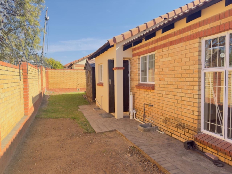 To Let 2 Bedroom Property for Rent in Noordwyk Gauteng
