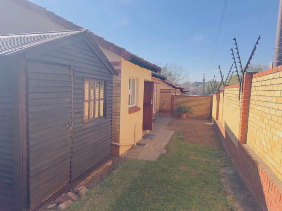 To Let 2 Bedroom Property for Rent in Noordwyk Gauteng