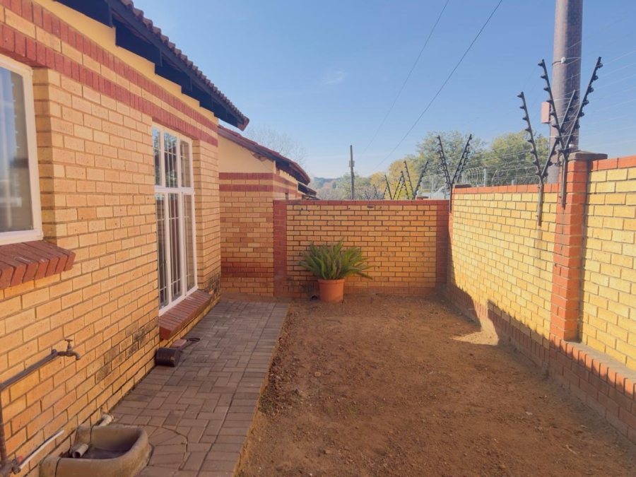 To Let 2 Bedroom Property for Rent in Noordwyk Gauteng