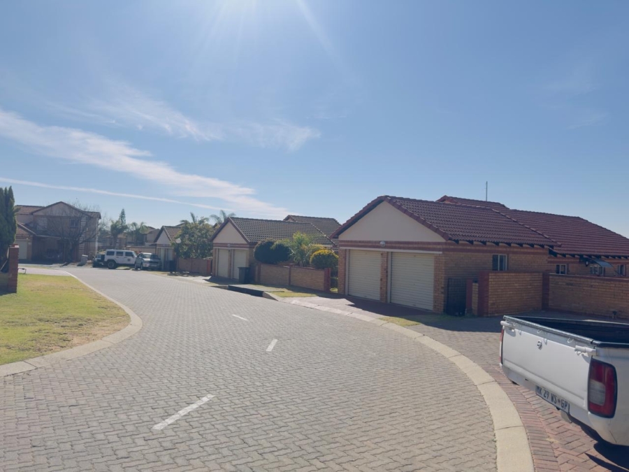 To Let 2 Bedroom Property for Rent in Noordwyk Gauteng