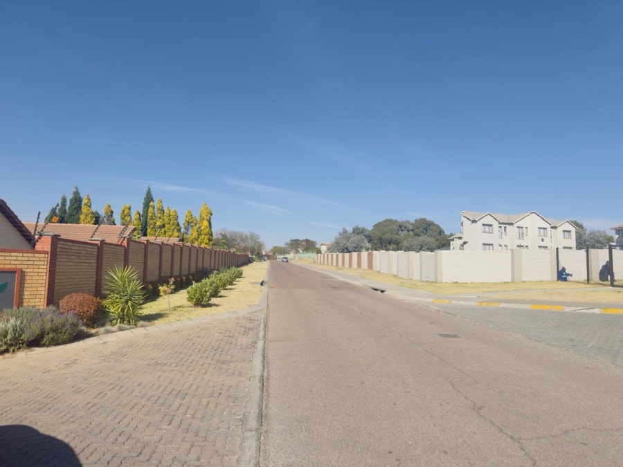 To Let 2 Bedroom Property for Rent in Noordwyk Gauteng