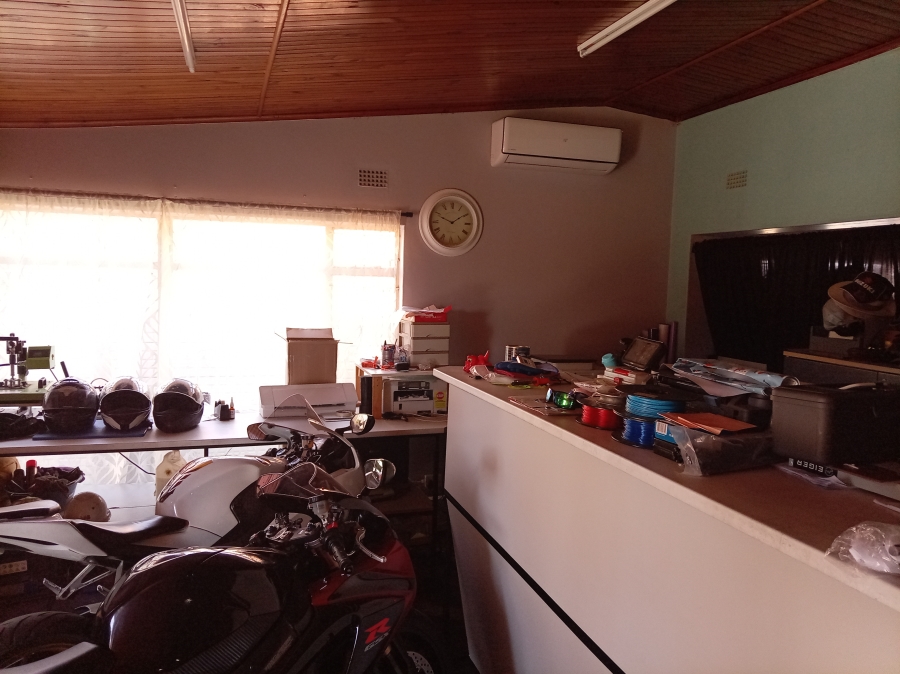 4 Bedroom Property for Sale in Vanderbijlpark CW 5 Gauteng