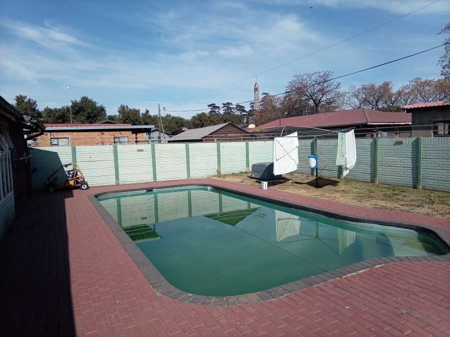 4 Bedroom Property for Sale in Vanderbijlpark CW 5 Gauteng
