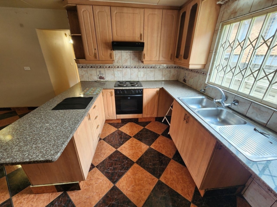To Let 3 Bedroom Property for Rent in Beyers Park Gauteng