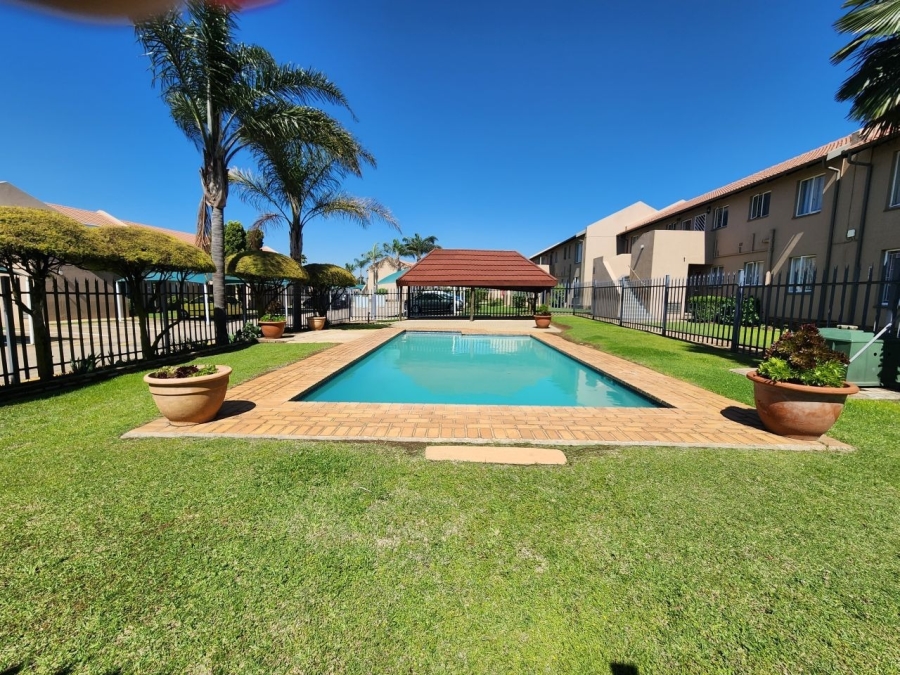 To Let 3 Bedroom Property for Rent in Beyers Park Gauteng