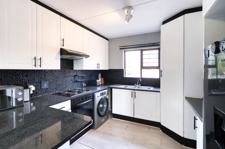 To Let 2 Bedroom Property for Rent in Lonehill Gauteng